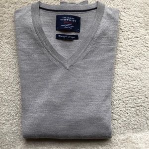 Men’s  v neck sweater